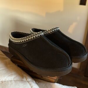 Black Tasman Uggs size 8 (women’s)